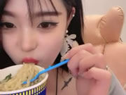 極品水嫩主播直播熱舞吃麵福利