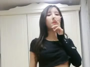 內地高顏值女主播一邊叼著煙一邊色誘特寫小穴